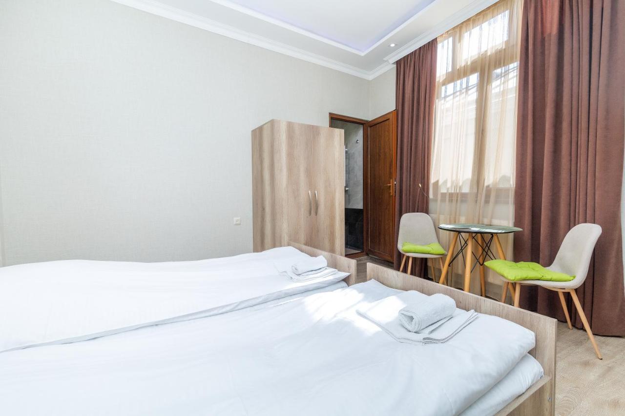 White Hotel Guesthouse Zugdidi Εξωτερικό φωτογραφία