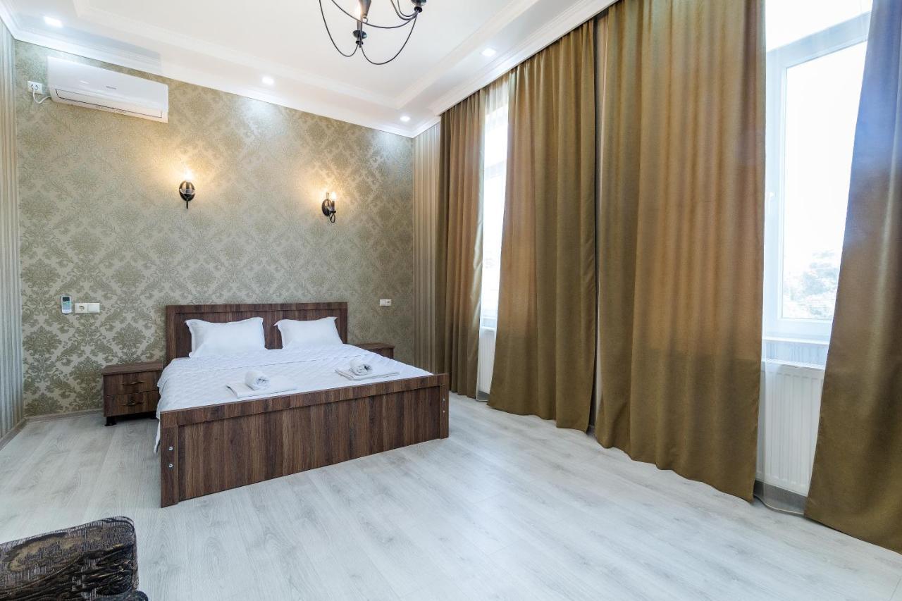 White Hotel Guesthouse Zugdidi Εξωτερικό φωτογραφία