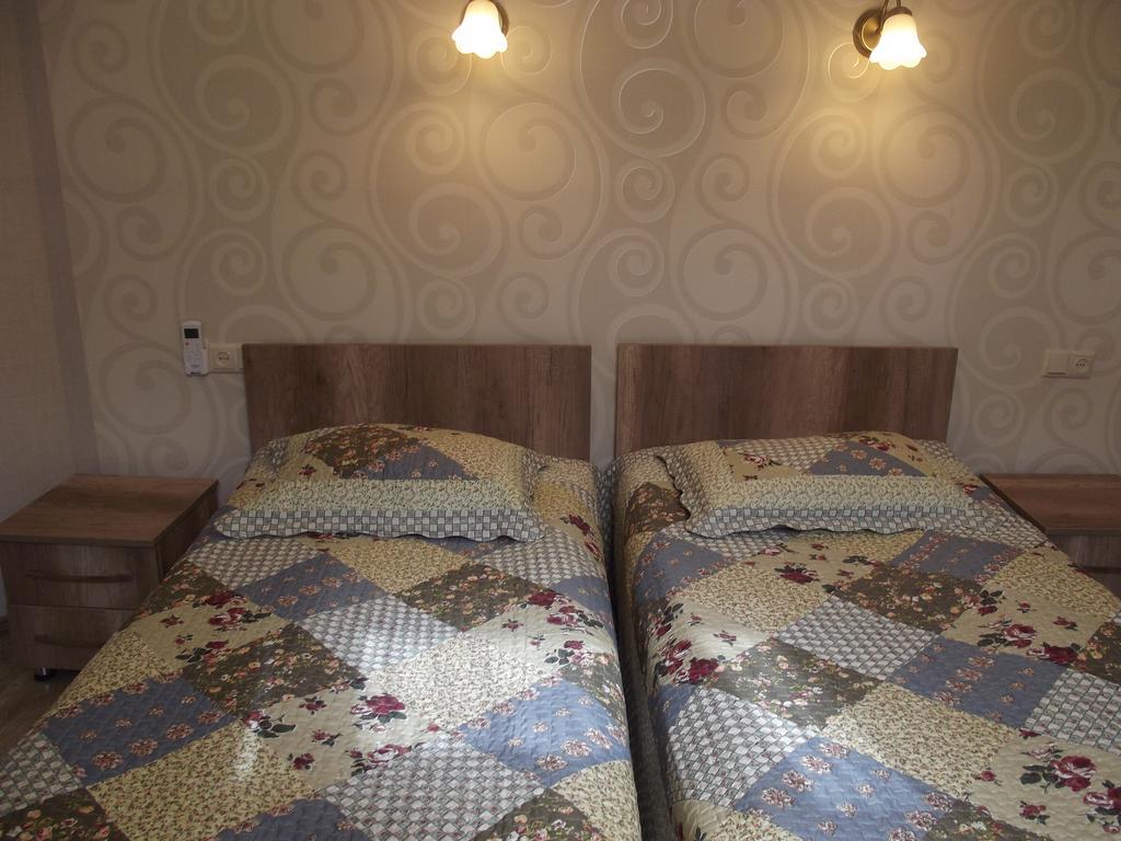 White Hotel Guesthouse Zugdidi Εξωτερικό φωτογραφία