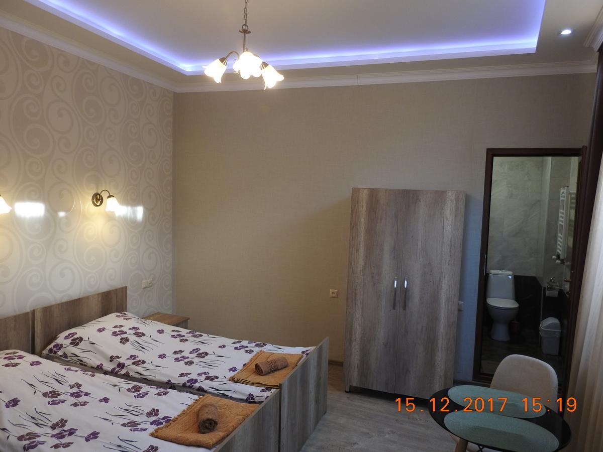 White Hotel Guesthouse Zugdidi Εξωτερικό φωτογραφία