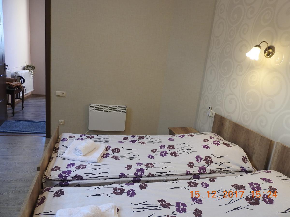 White Hotel Guesthouse Zugdidi Εξωτερικό φωτογραφία